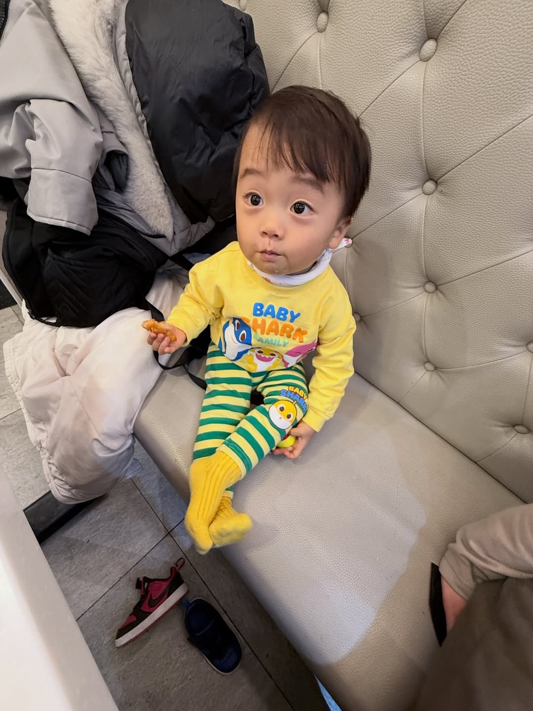 Photo by 양지영 (토빵이네🐰) on December 30, 2025. May be an image of baby, sleepwear, diaper and text.