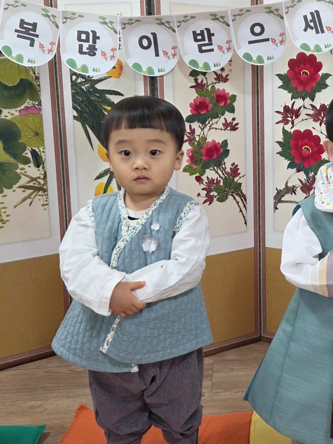 Photo by 양지영 (토빵이네🐰) on February 17, 2026. May be an image of ‎baby and ‎text that says '‎복 ه 많 666 이 66 으 받 Bi 세 ẢÀ ৫২ે- 666‎'‎‎.