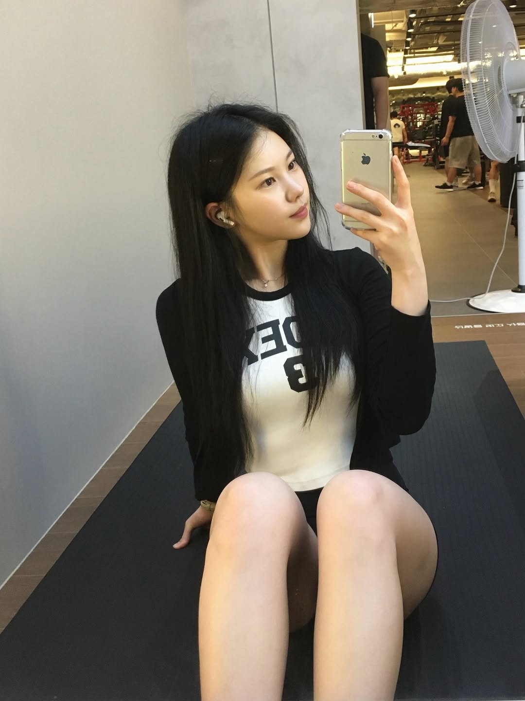 strong_hyebeen 게시물 이미지: 오늘의 유산소는?!

힌트가 있긴해여🫢🫢

유산소는 언제나 힘들어.....