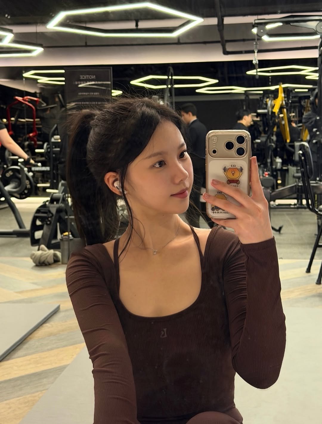 strong_hyebeen 게시물 이미지: 한 주의 마무리도 해냈다!✨

다들 주말동안 눈 조심하세요😊

#운동하는여자...