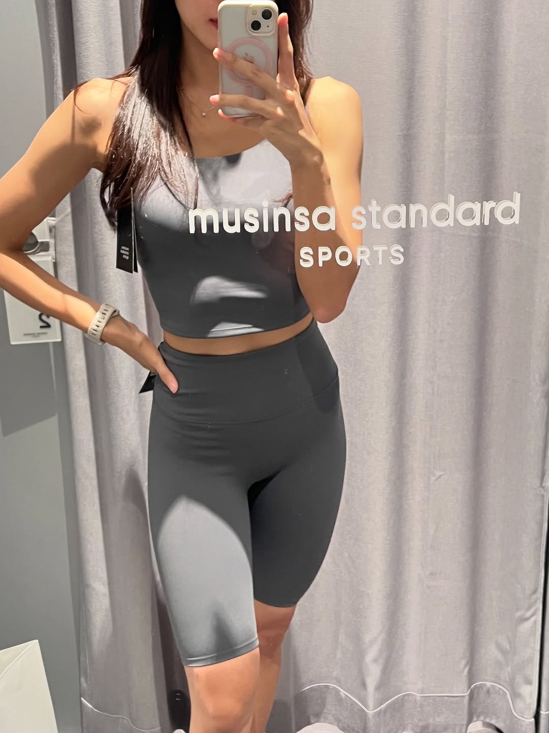 Photo shared by 스트롱지은 on September 25, 2025 tagging @musinsa_player, and @musinsa_standard_sports. May be an image of 1 person, activewear, shorts, sportswear, tights, top and text.