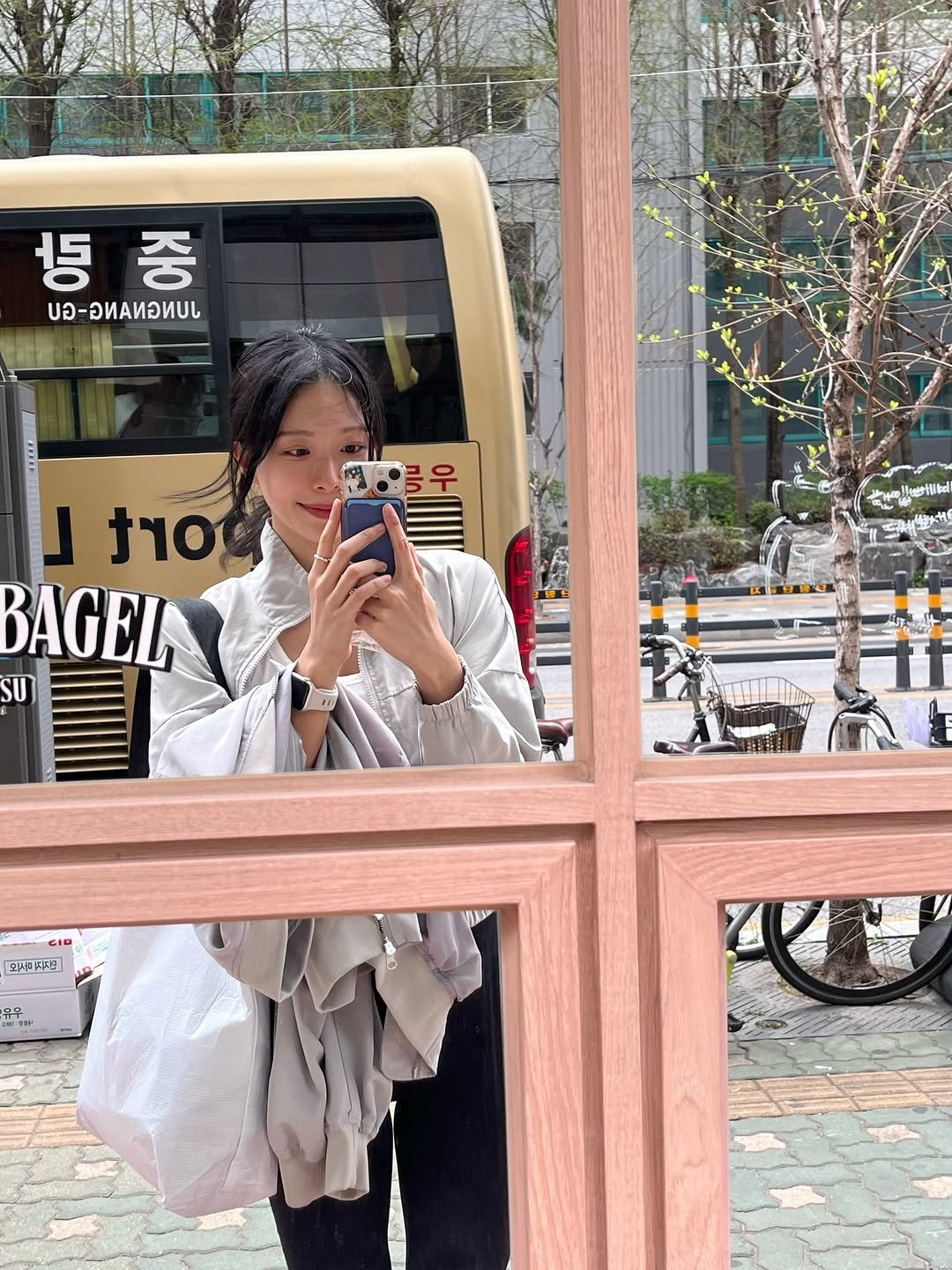 Photo by 스트롱지은 on December 31, 2025. May be an image of duffle coat, mirror, cornflower and text.