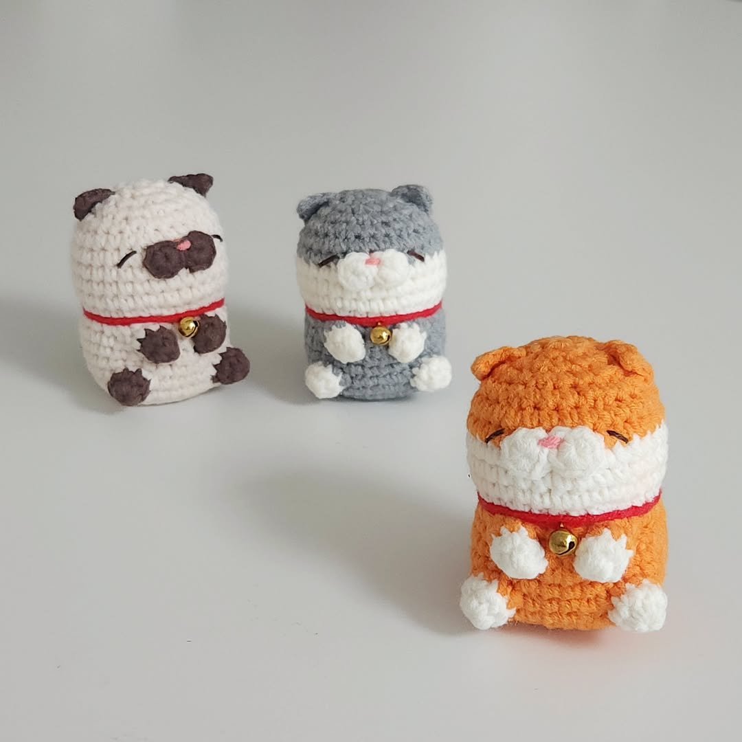 Photo by 공방숲 | 코바늘 손뜨개 인형 | crochet dolls on April 12, 2025.