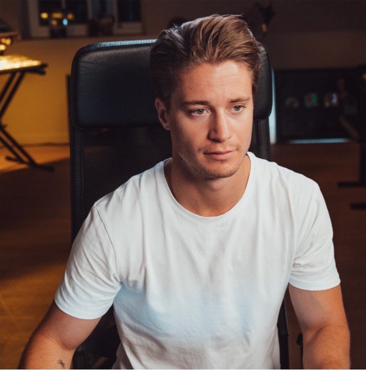 studio 게시물 이미지: Master producing festival-ready EDM hits at...