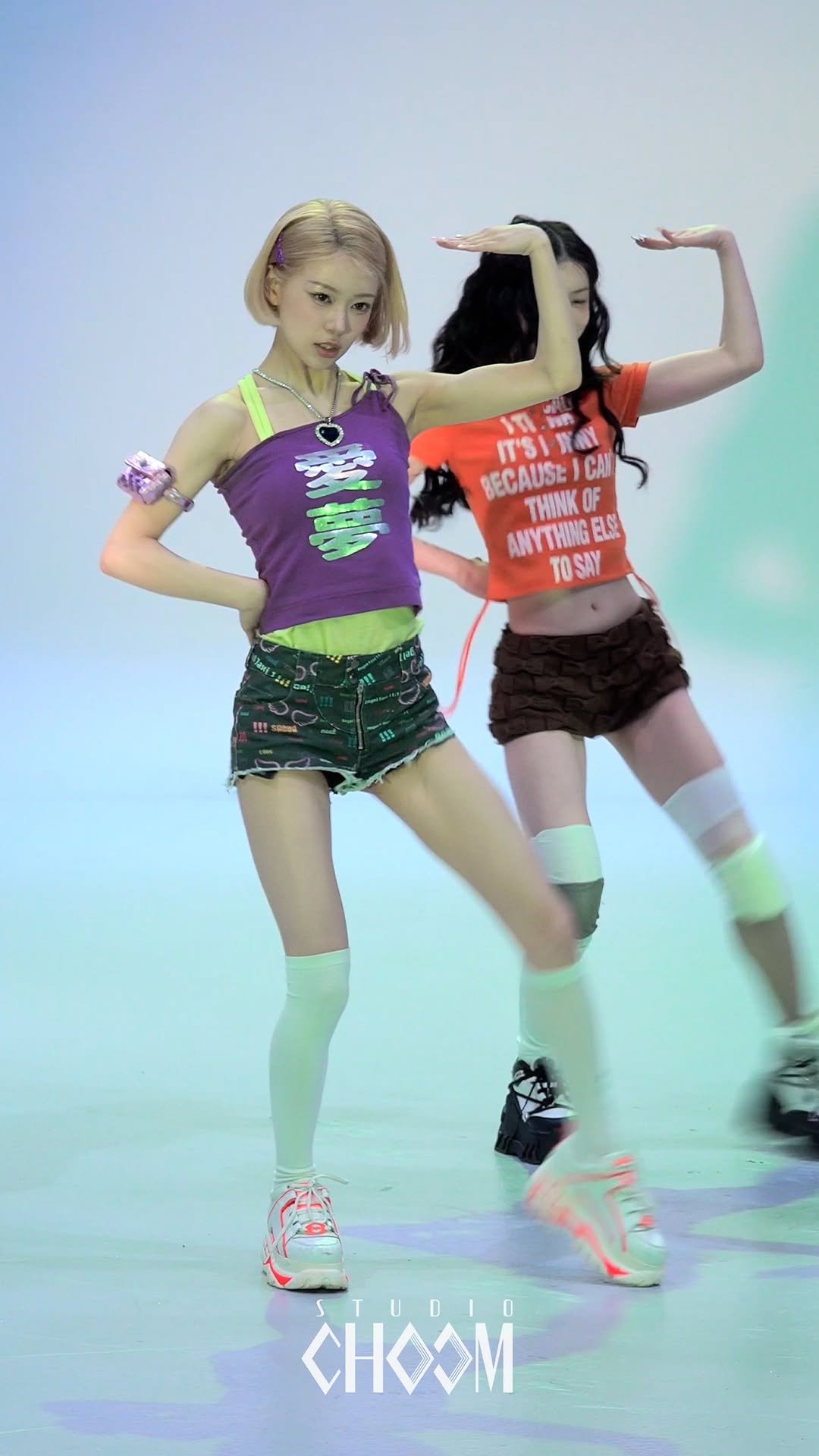 studio_choom 게시물 이미지: It's Me 컨셉 착붙으로 소화하는 금단발 모카🪽

[STUDIO CHOOM...