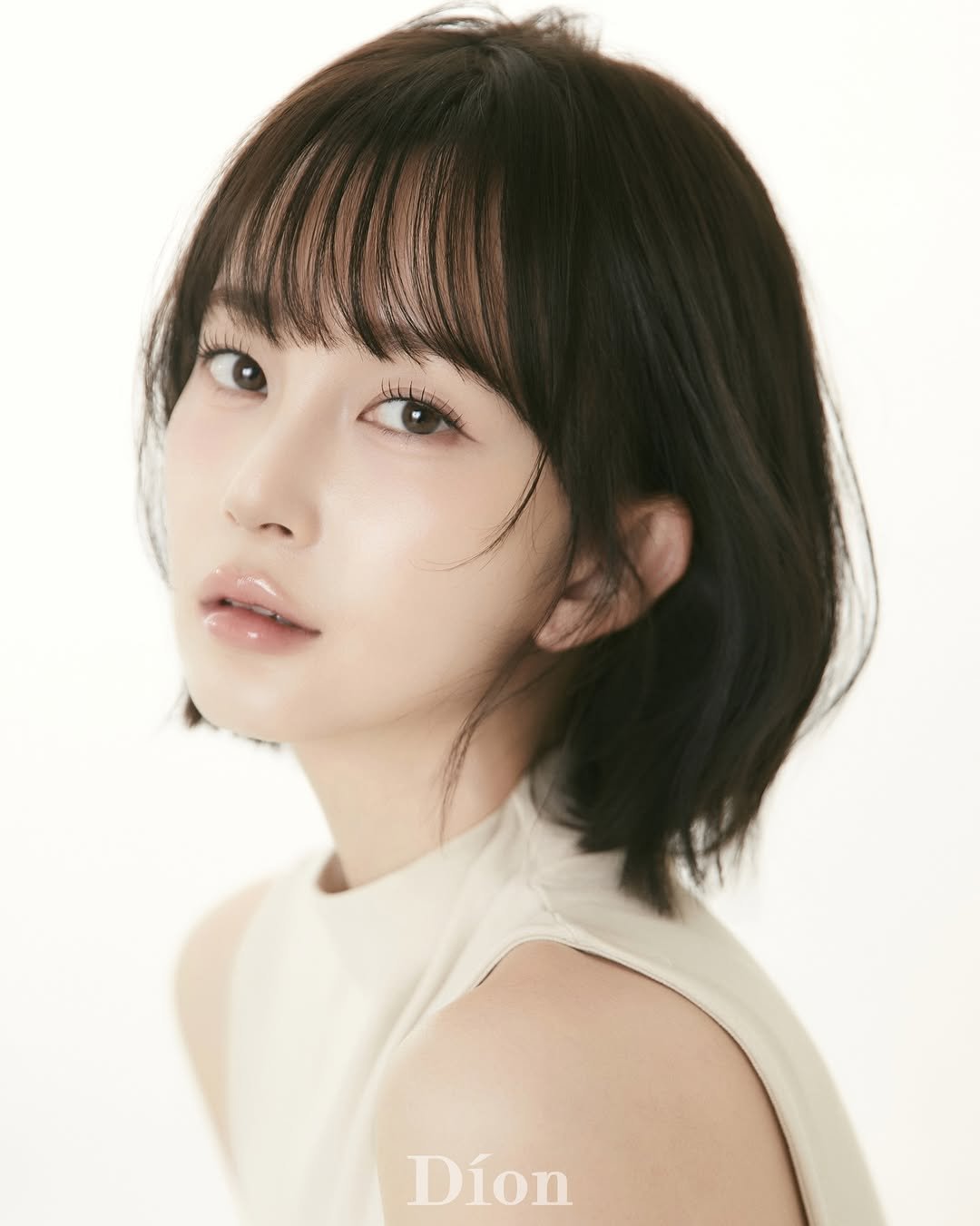 Photo shared by 𝐒𝐓𝐔𝐃𝐈𝐎 𝐃𝐈𝐎𝐍 일반인 프로필사진 | 배우프로필 on February 25, 2026 tagging @j____euna. May be an image of one or more people, bangs, makeup and text.