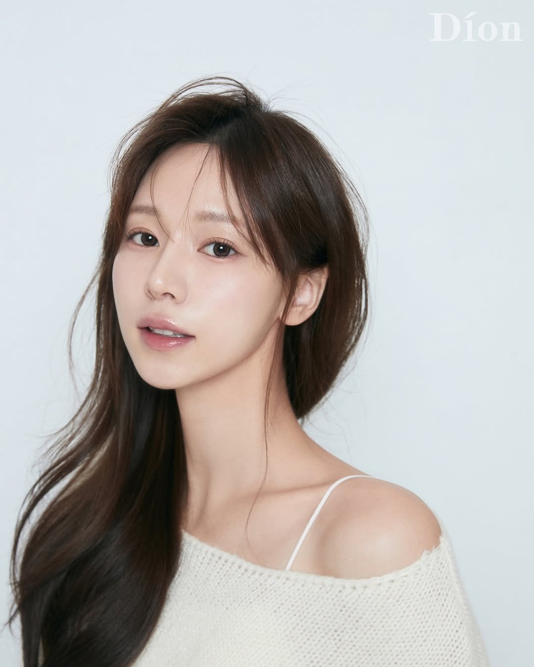 Photo shared by 𝐒𝐓𝐔𝐃𝐈𝐎 𝐃𝐈𝐎𝐍 일반인 프로필사진 | 배우프로필 on January 05, 2026 tagging @zinniiia_______. May be an image of one or more people, hair, makeup, top and text.