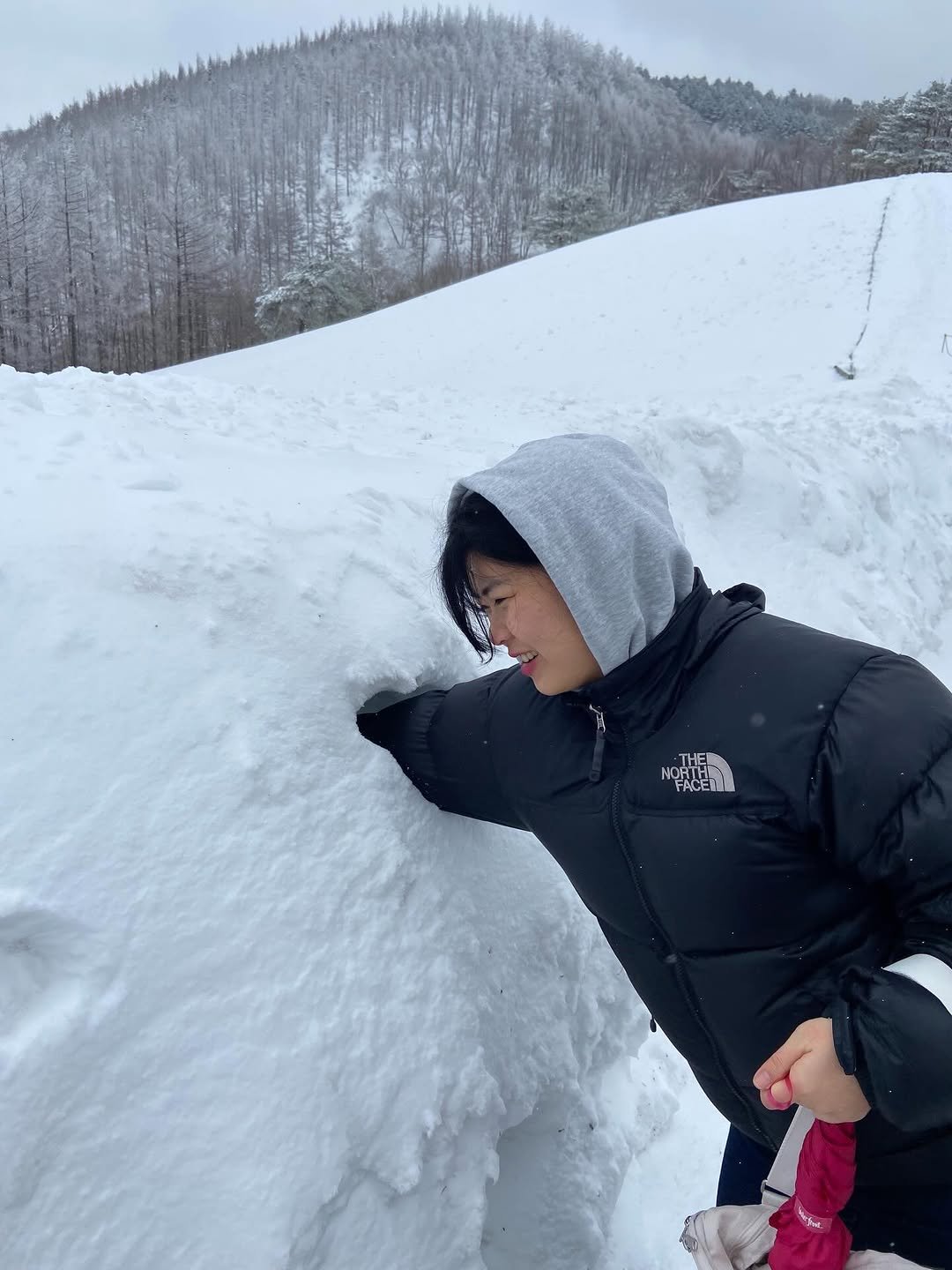 Photo by FYCH 프이치 on April 02, 2026. May be an image of snowball, snowman, snowsuit, arctic, ski slope, snow and text.