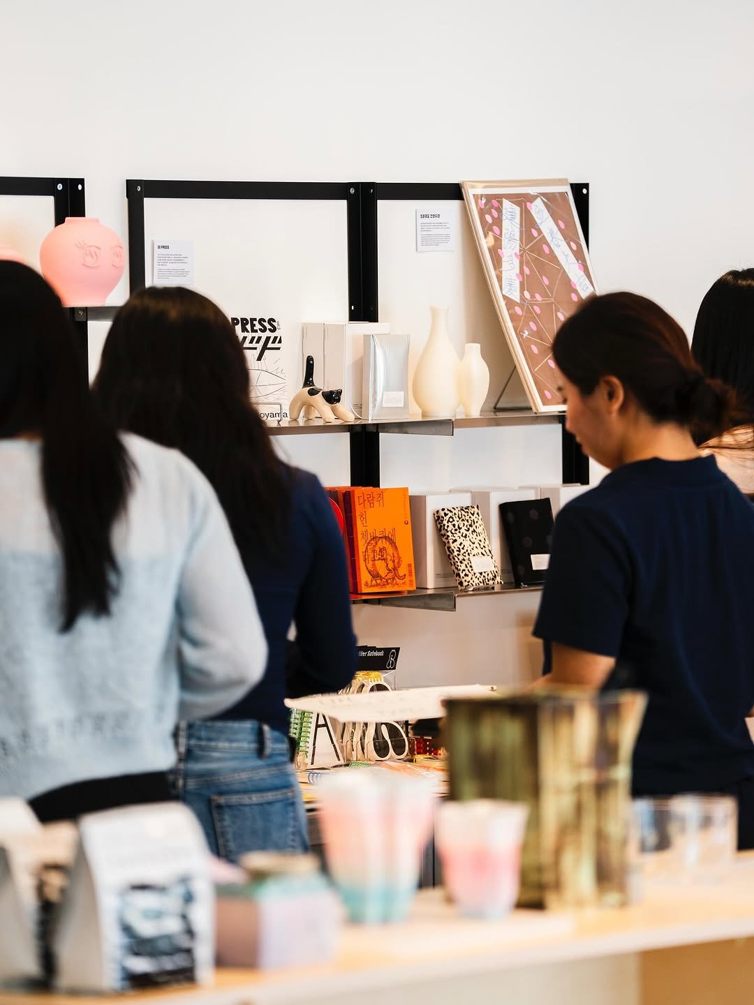 Photo by FYCH 프이치 on November 03, 2025. May be an image of kitchenware, pottery, cornflower and text.