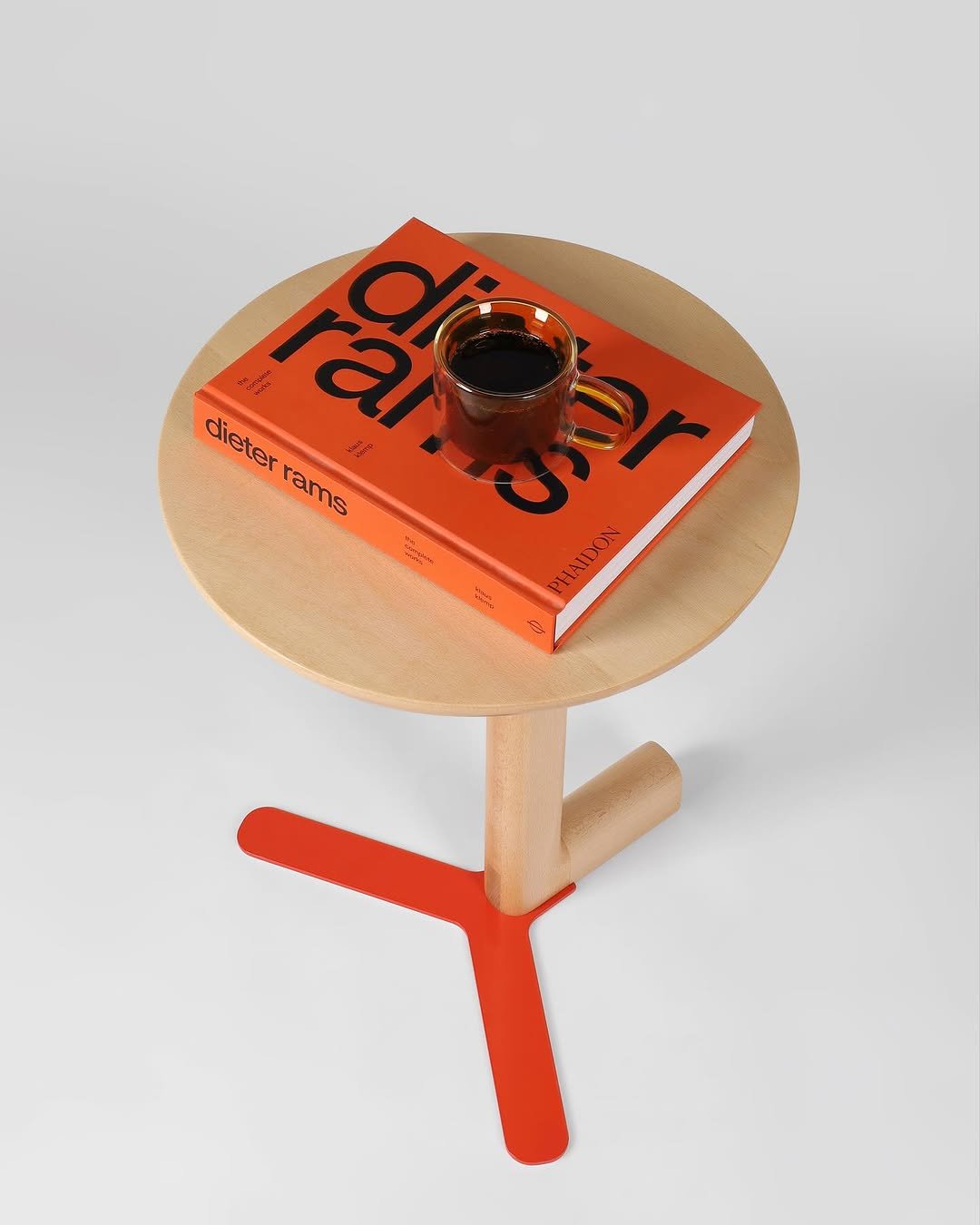 Photo by 스튜디오 하 on October 17, 2025. May be an image of table, footstool, rack, step stool and text that says 'مزي dieter rams r ar 8S rams dieterrams par Ca พม PHAIDON PHAIDON'.