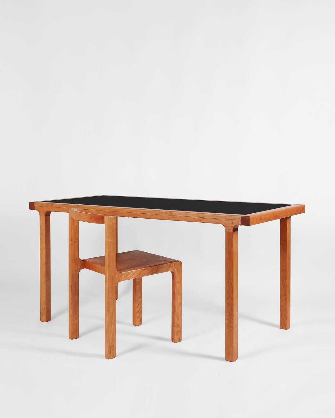 Photo by 스튜디오 하 on July 25, 2025. May be an image of table, dining table and text.