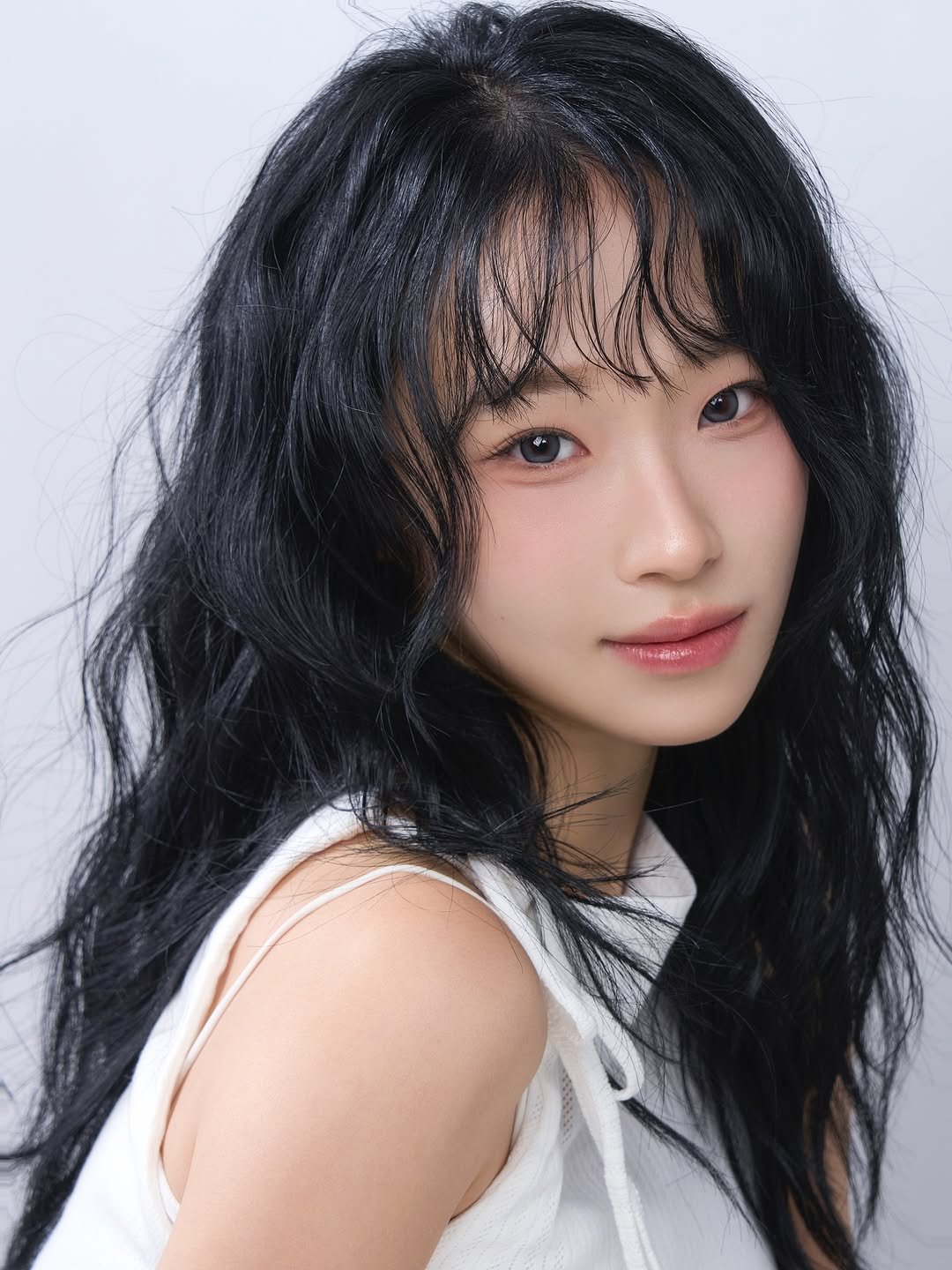 Photo by 레쿠스튜디오ㅣ 프로필사진 배우프로필 전문직프로필 연주자프로필 on November 07, 2025. May be a closeup of one or more people, hair, makeup and text.