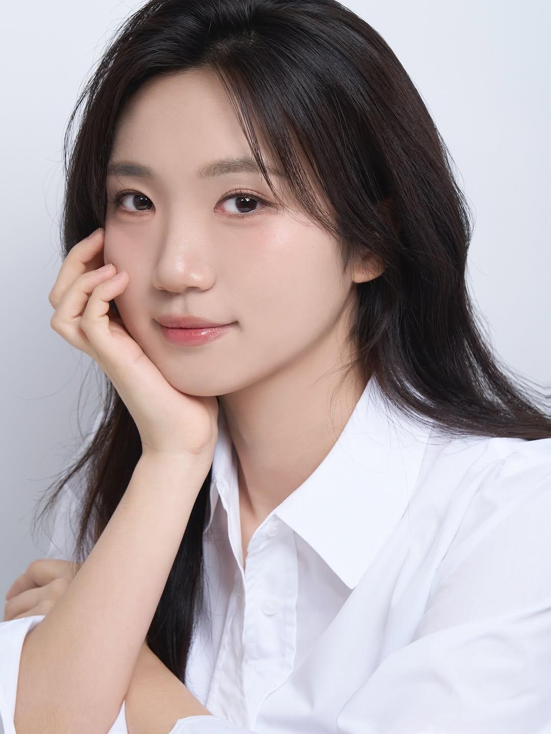 Photo by 레쿠스튜디오ㅣ 프로필사진 배우프로필 전문직프로필 연주자프로필 on November 11, 2025. May be an image of one or more people, makeup, hair and text.