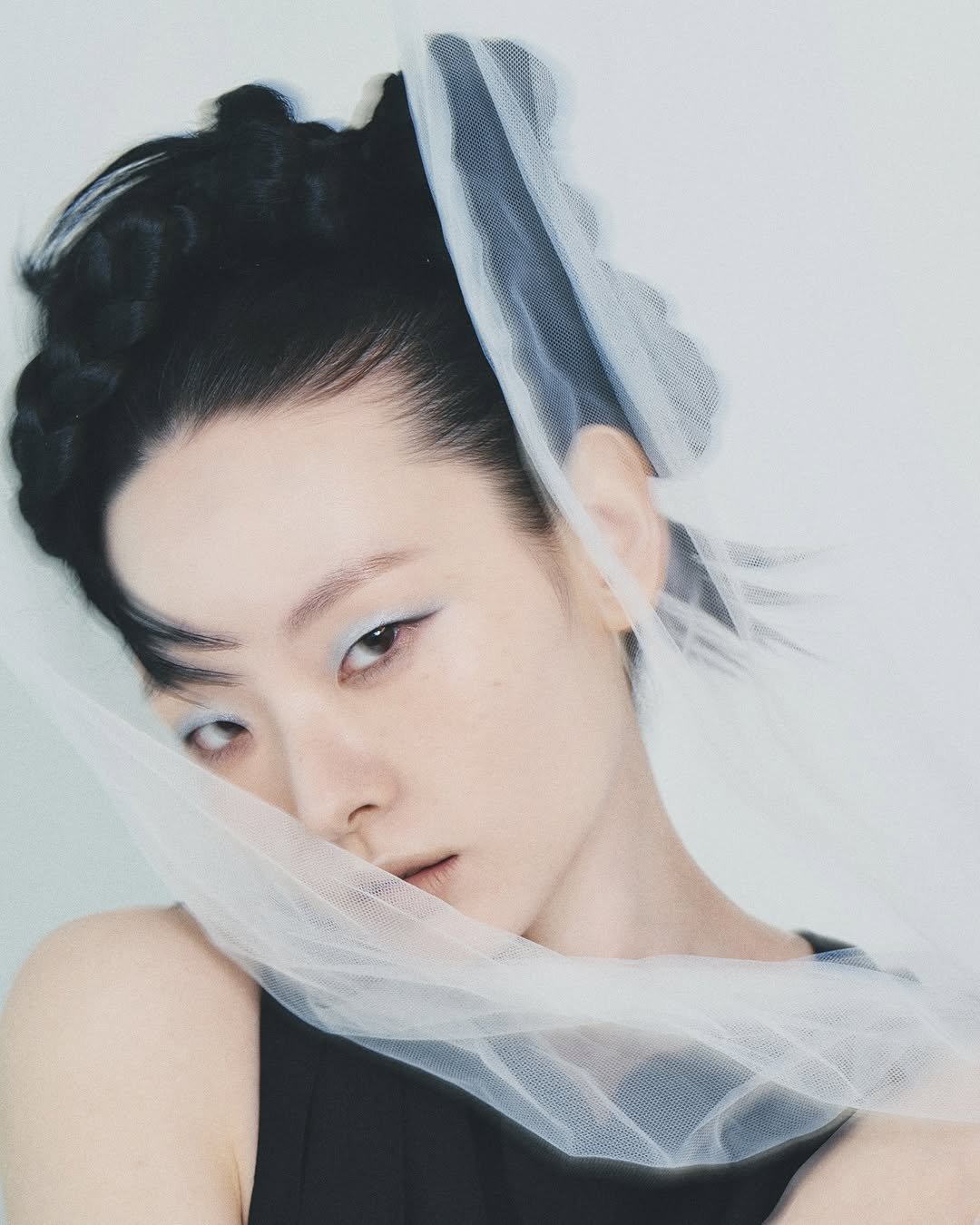 Photo by 레쿠스튜디오ㅣ 프로필사진 배우프로필 전문직프로필 연주자프로필 on January 10, 2026. May be an image of one or more people, braids, makeup, fishnet stockings and text.