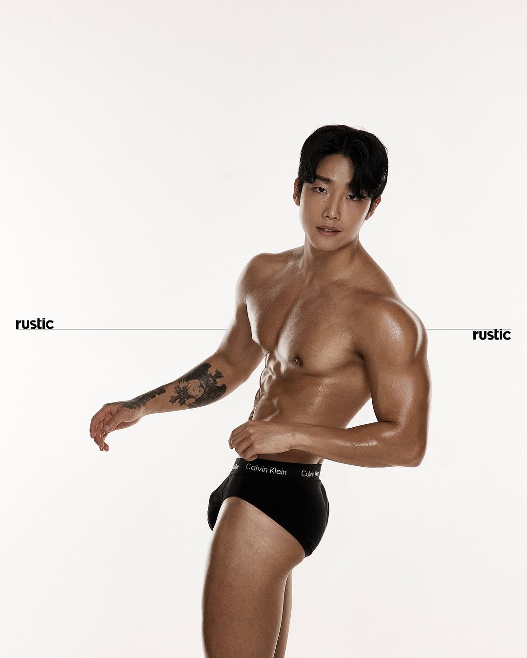 Photo by 러스틱 스튜디오 on March 25, 2025. May be an image of one or more people, biceps, people bodybuilding, magazine and text that says 'rustic rustic CVNT alvinKlein lein'.
