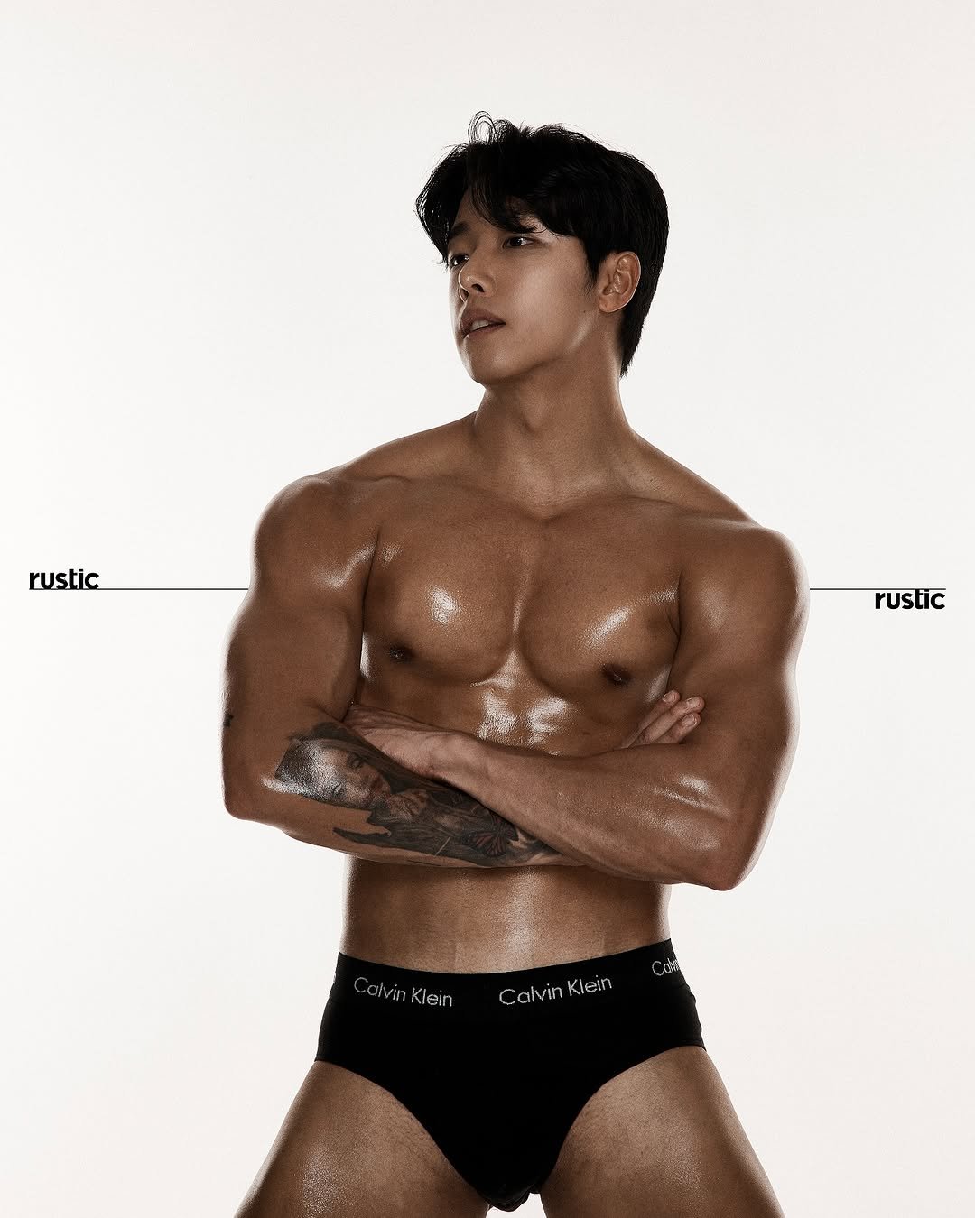 Photo by 러스틱 스튜디오 in Seoul, Korea. May be an image of one or more people, biceps, people bodybuilding and text.