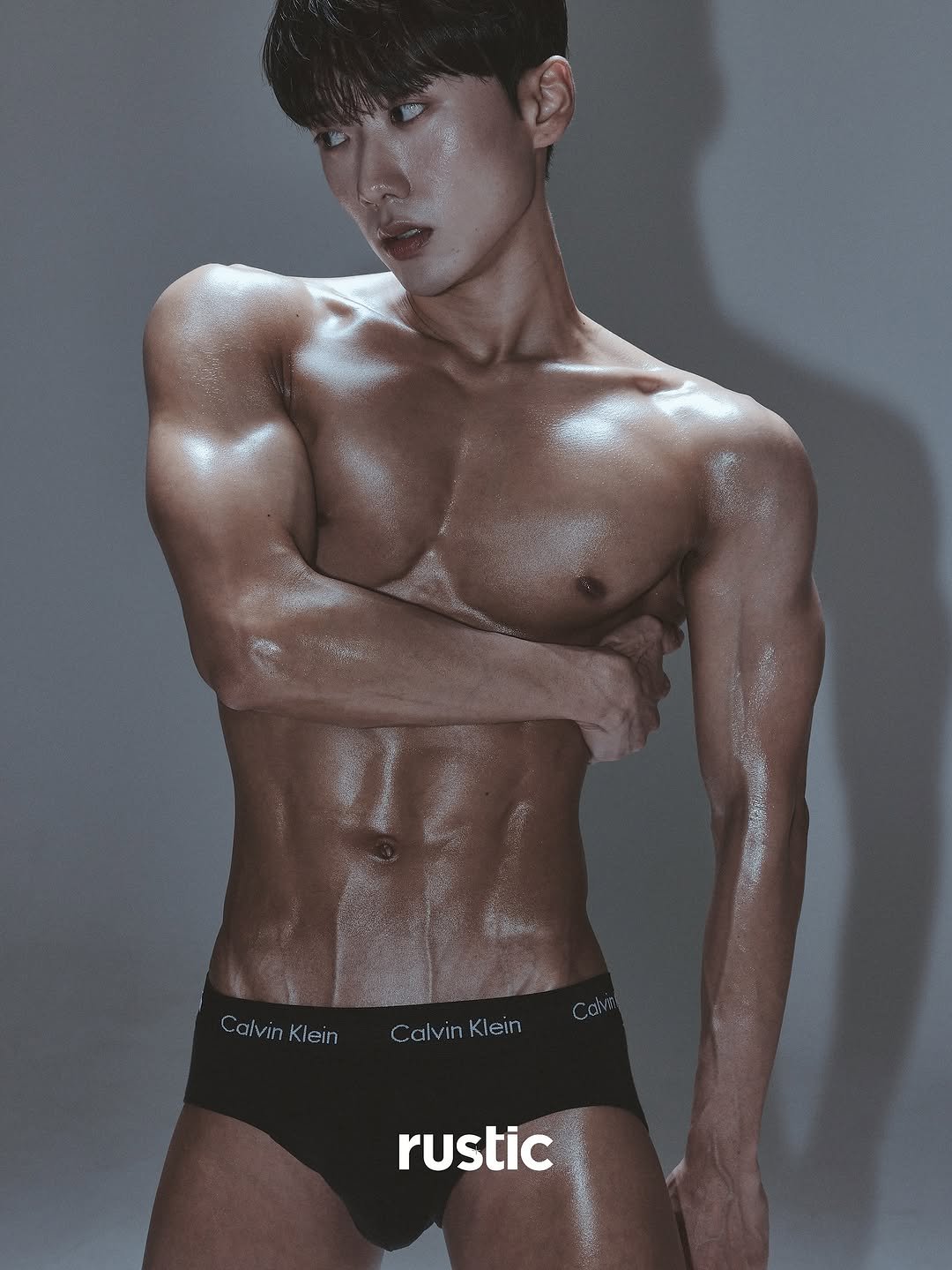 Photo shared by 러스틱 스튜디오 on June 10, 2025 tagging @_stone_e. May be an image of text that says 'CalvinKlein Calvin Klein CalvinKlein CalvinKleinCalvinKlein Klein Calvin rustic'.