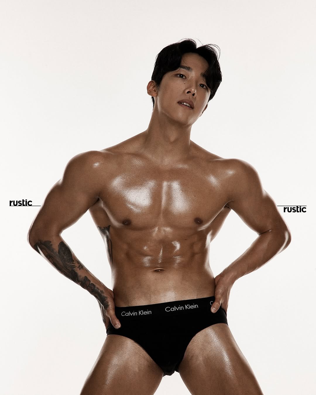 Photo by 러스틱 스튜디오 on March 25, 2025. May be an image of magazine and text that says 'rustic rustic Calvin Kle Kl CalvinKlein ein CalvinKle CalvinKlein Calvi Klein'.
