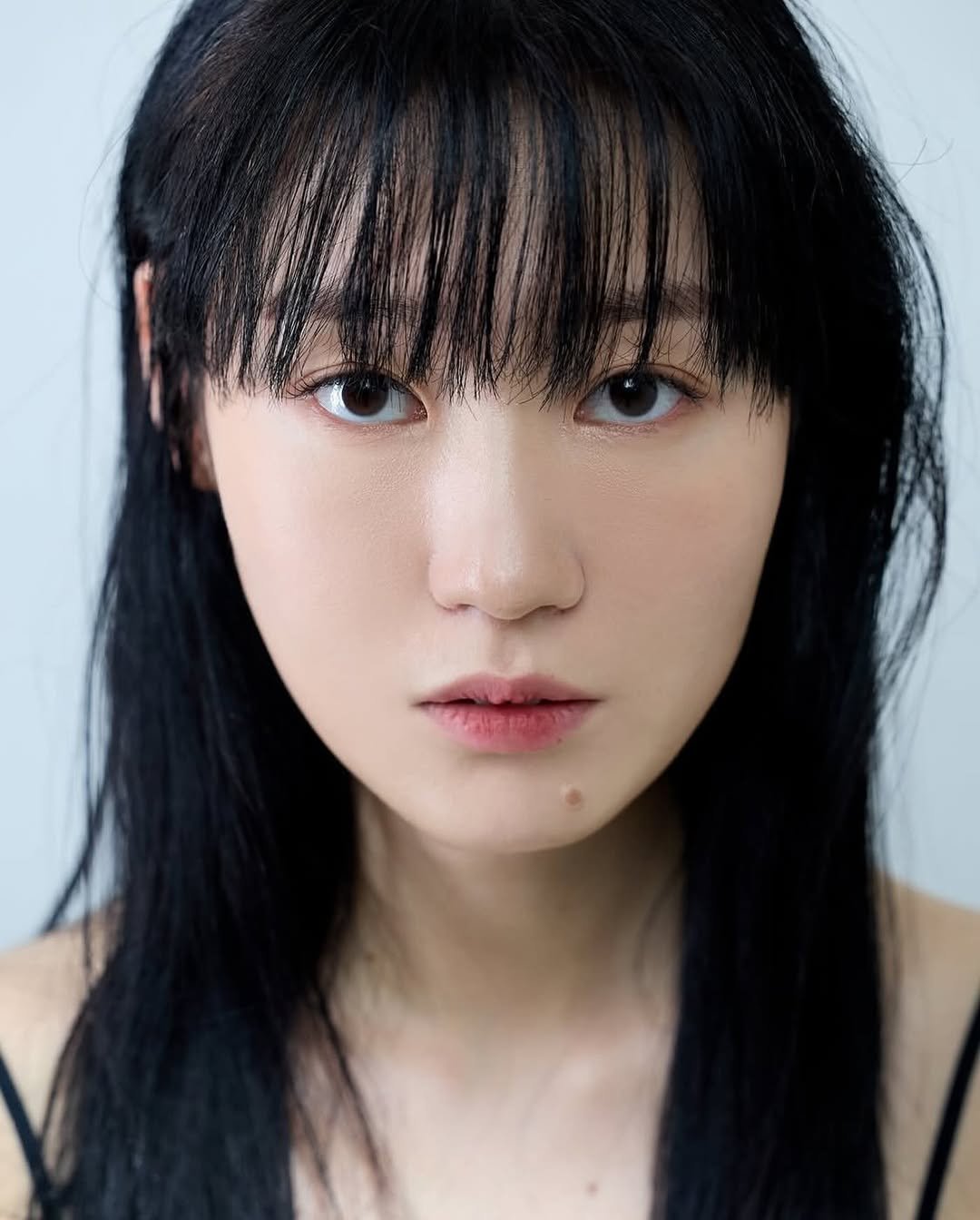 Photo by 스튜디오유성|배우프로필 프로필촬영 전문직프로필 프로필사진 on February 16, 2026. May be a closeup of one or more people, makeup, hair and text.