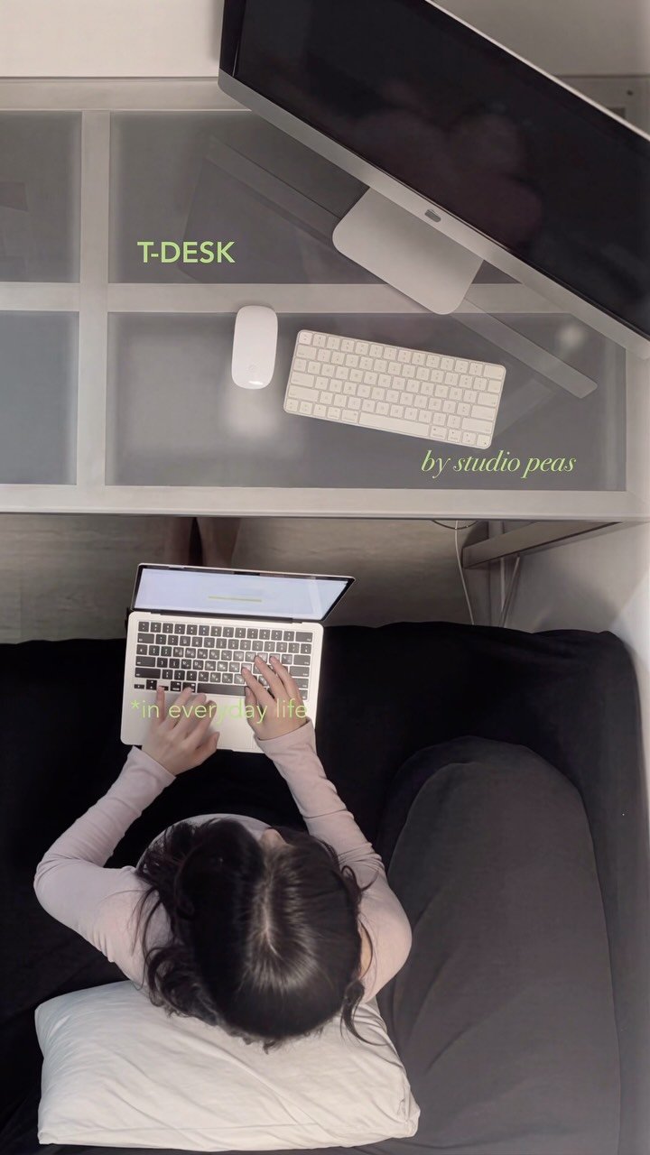 studiopeas_official 게시물 이미지: T-desk (2025)
일과 생활이 자연스럽게 오가는 공간을 위한 메탈 소재...