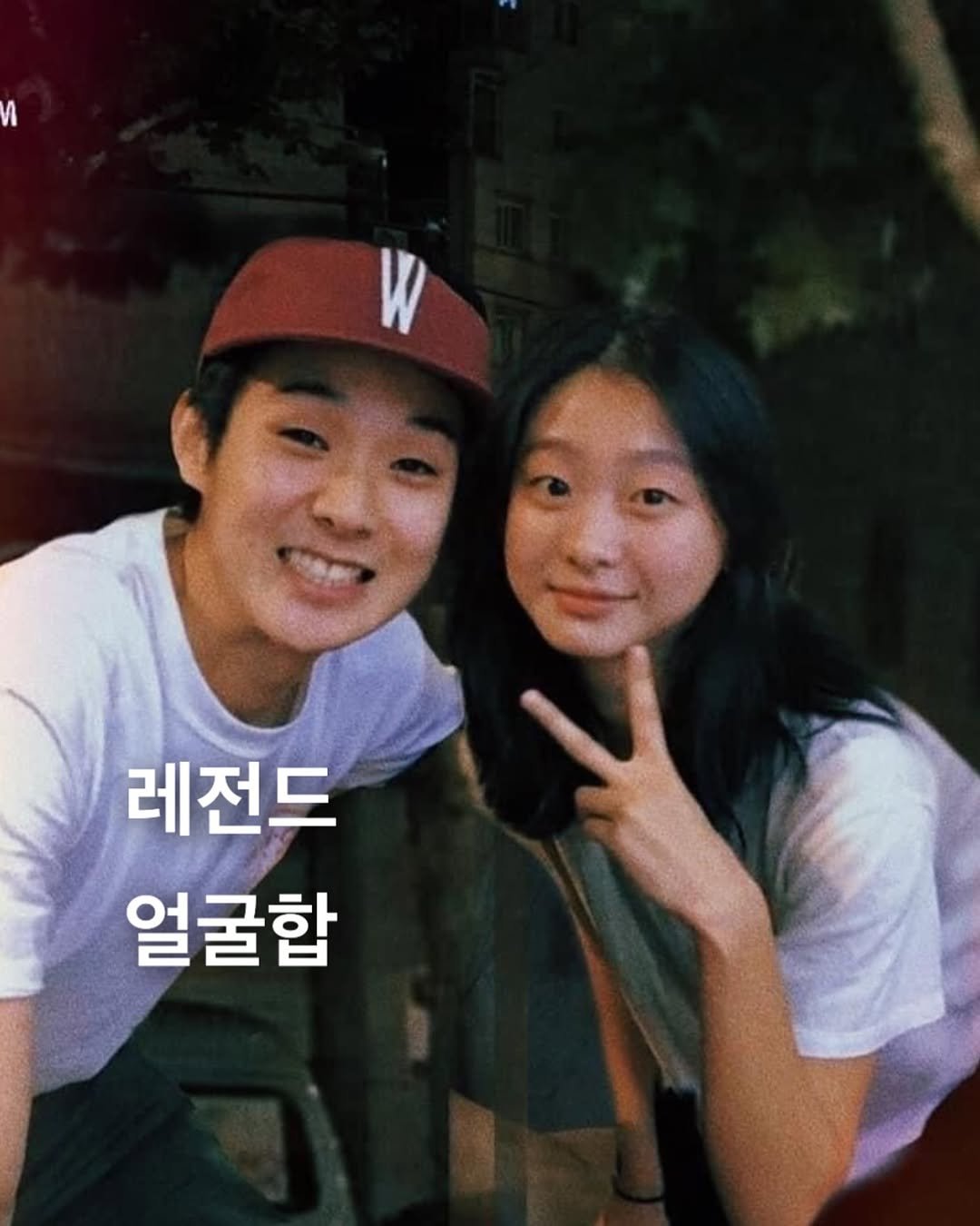 Photo shared by Style moabom on September 30, 2025 tagging @dntlrdl, and @d_a___m_i. May be an image of 2 people and text that says 'M 레전드 얼굴합'.