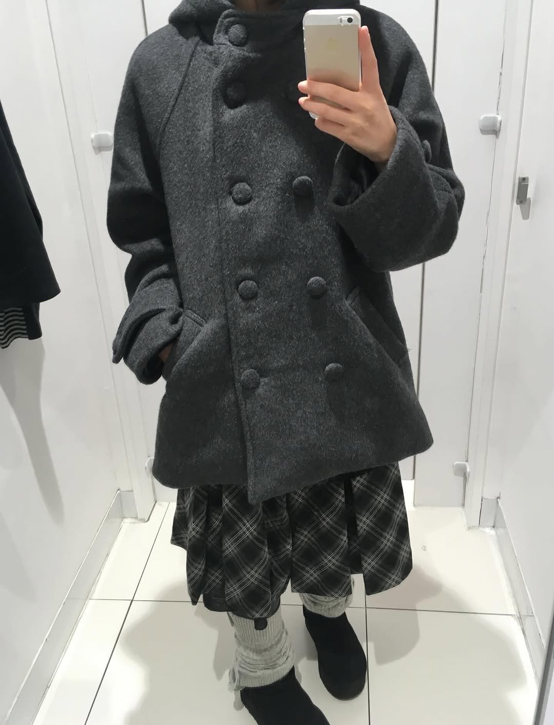 Photo shared by 수집 su.zip⋆｡𖦹 on December 29, 2025 tagging @nob1ecraft, and @hugyourskin.wear. May be an image of duffle coat, overcoat, cloak, parka, fleece, boots and text.