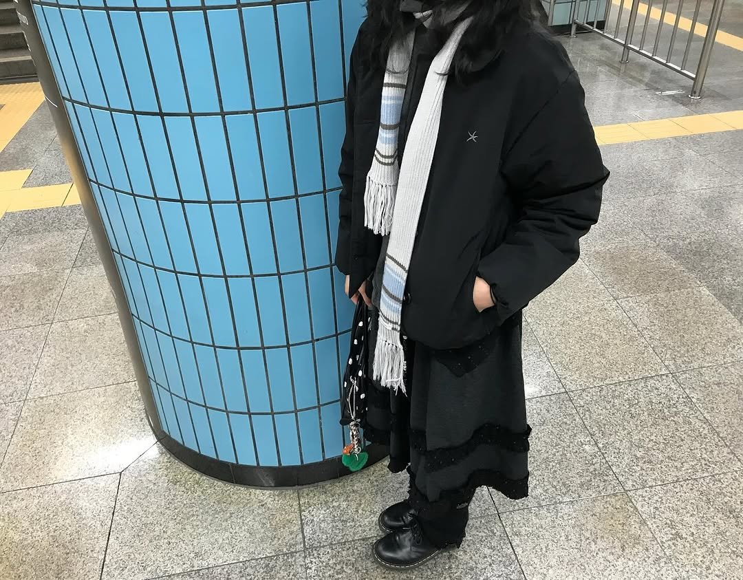 Photo shared by 수집 su.zip⋆｡𖦹 on December 15, 2025 tagging @thecoldestmoment, and @hugyourskin.wear. May be an image of duffle coat, overcoat, goosedown coat, parka, raincoat, boots, jacket and text.