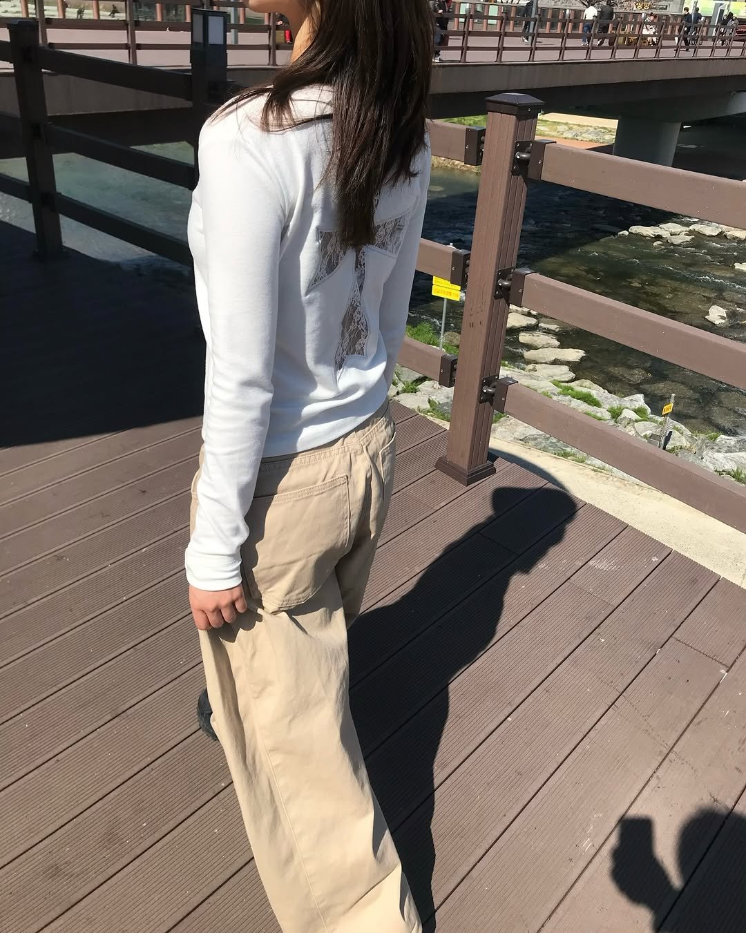 Photo shared by 수집 su.zip⋆｡𖦹 on April 16, 2026 tagging @graver_kr. May be an image of sweatpants and text.