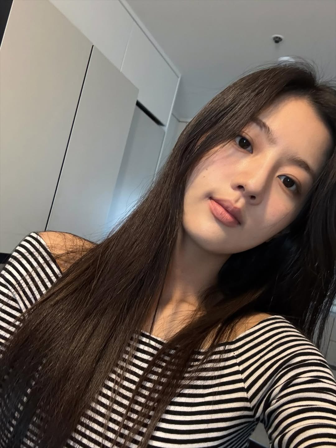 Photo by 신은수 on October 04, 2025. May be a selfie of 1 person, long hair, top and text.