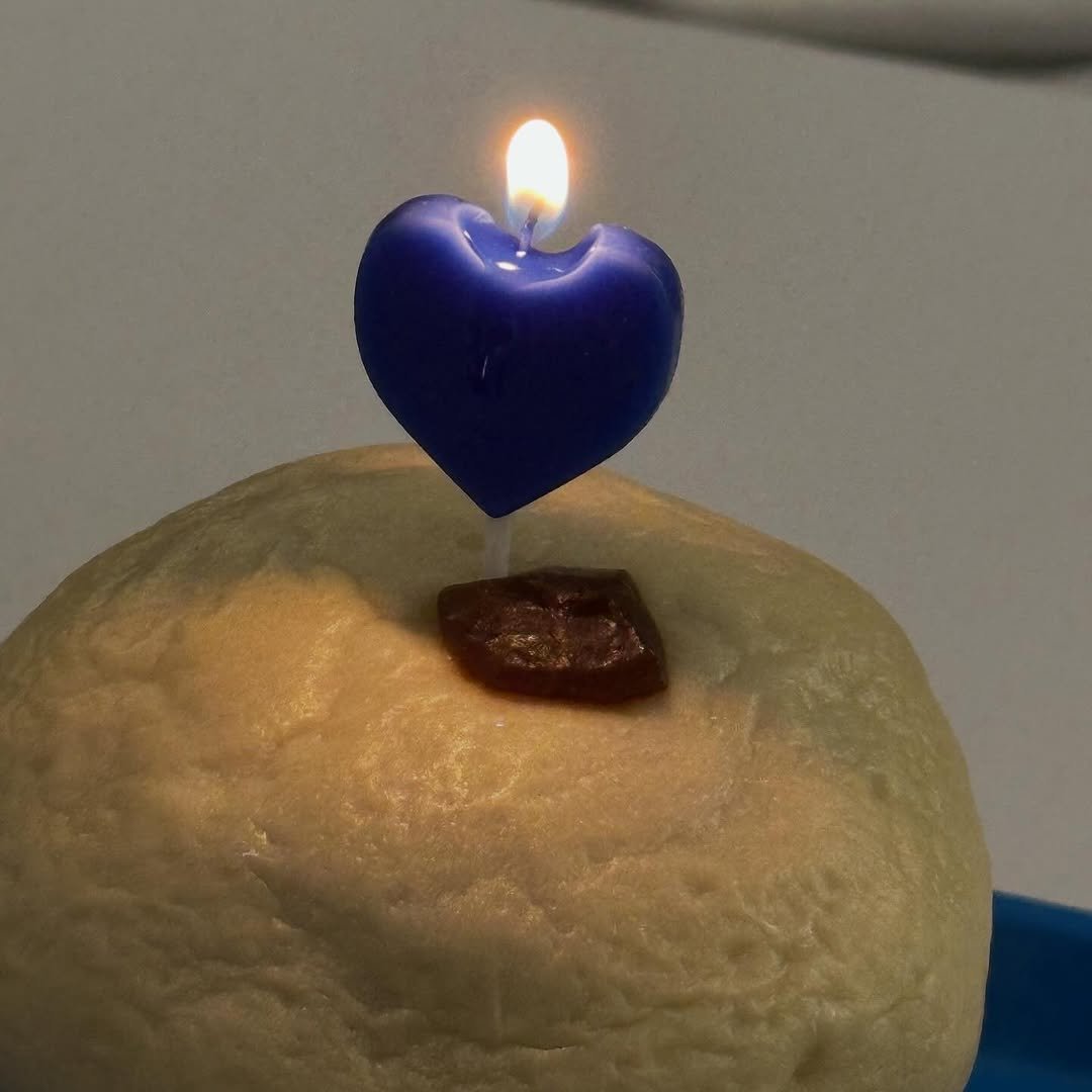 Photo by 신은수 on November 11, 2025. May be an image of food, candle and text.
