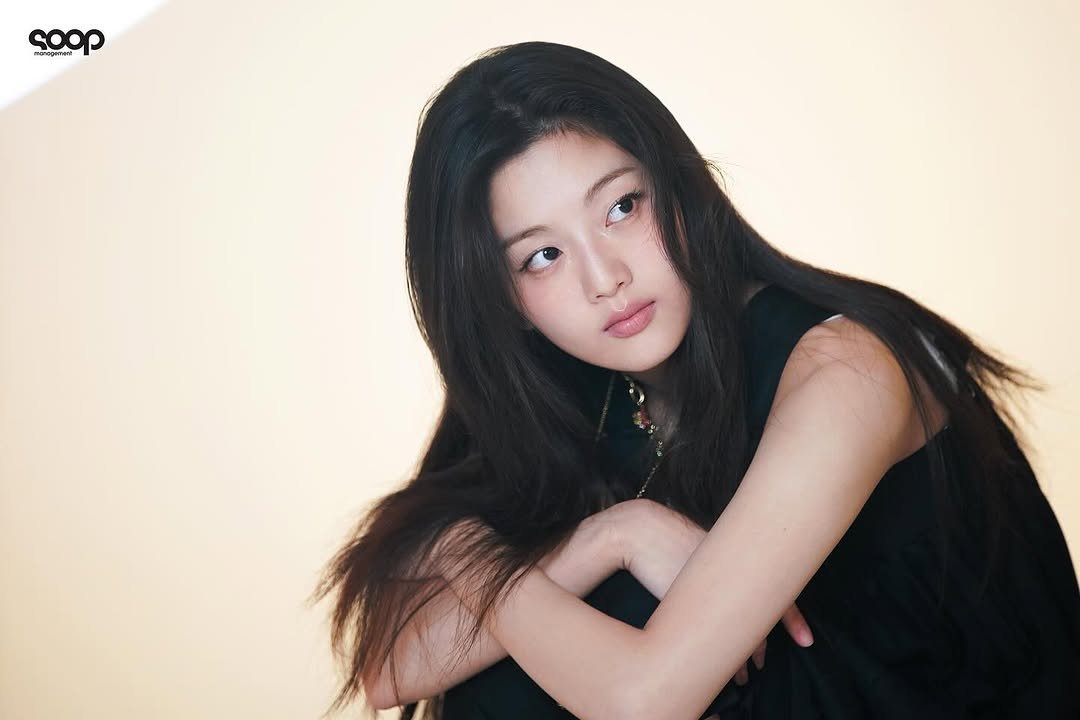 Photo shared by 신은수 on September 12, 2025 tagging @management_soop. May be an image of one or more people, hair and top.