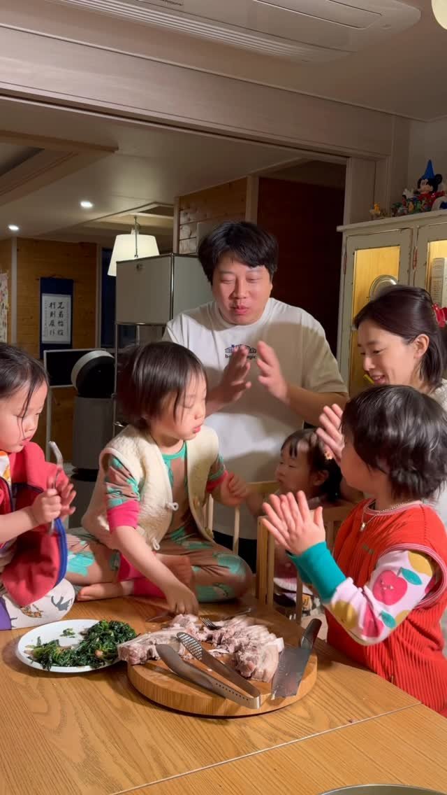 su_ye_nini 게시물 이미지: 오늘은 시금치랑 보쌈을 같이 곁들여 먹어봤어요.
어제 생생정보를 본 아이들이 요리...