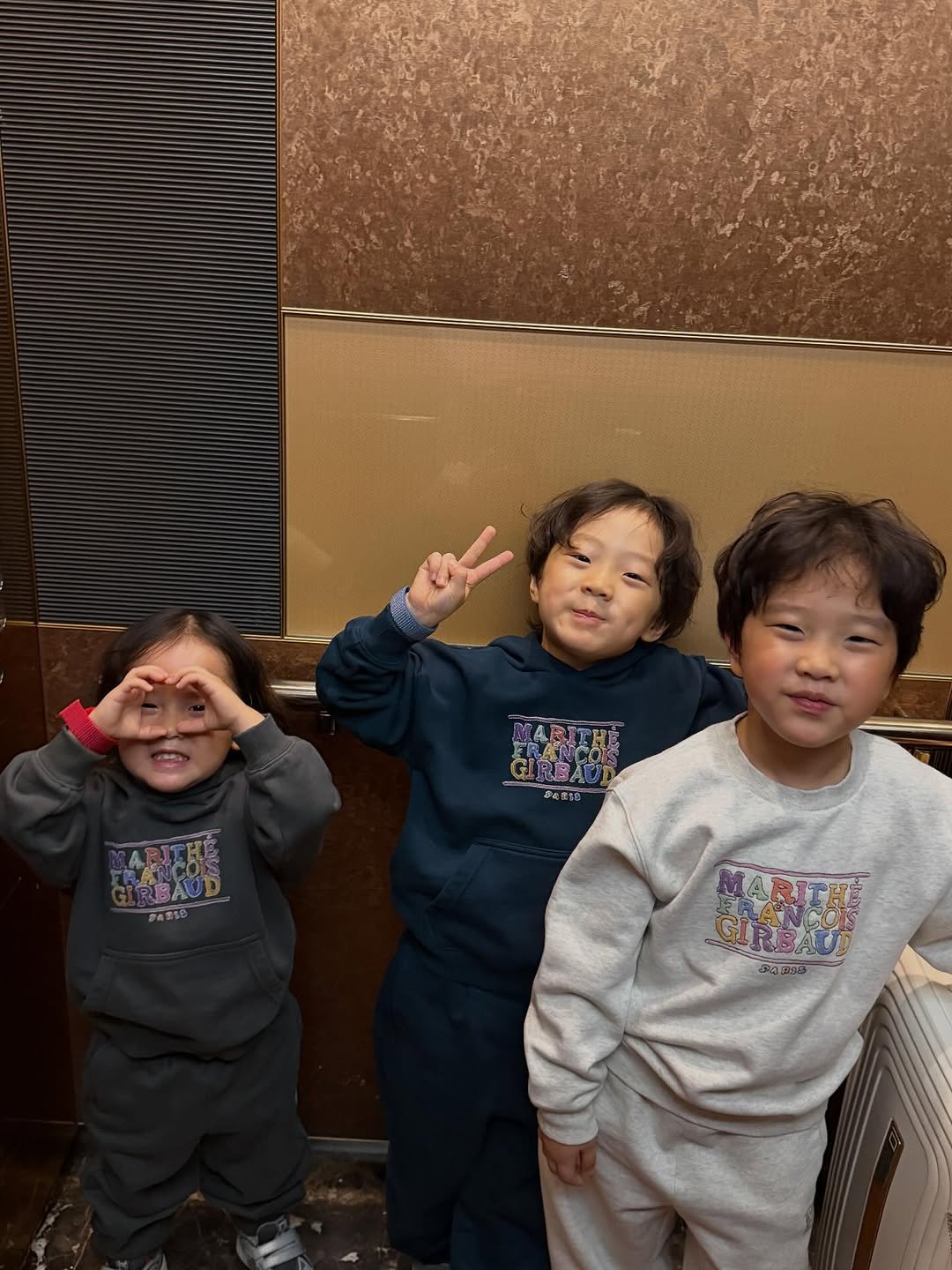 Photo by 해뜨기 전부터 챙겨먹는 수연이네♥️ on November 08, 2025. May be an image of child and text.