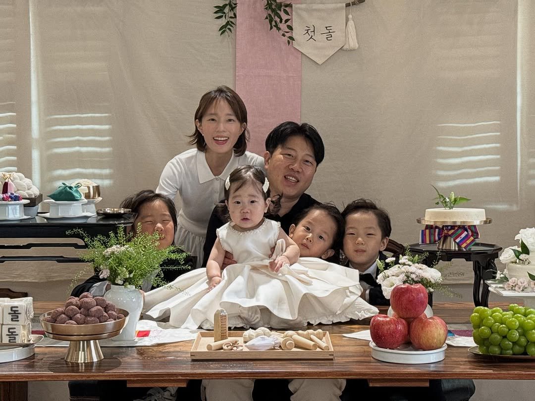 su_ye_nini 게시물 이미지: 오늘은 우리 집 막내 휴이의 생일이에요 🎂💖
시간이 이렇게 빨리 흐르다니… 저도...