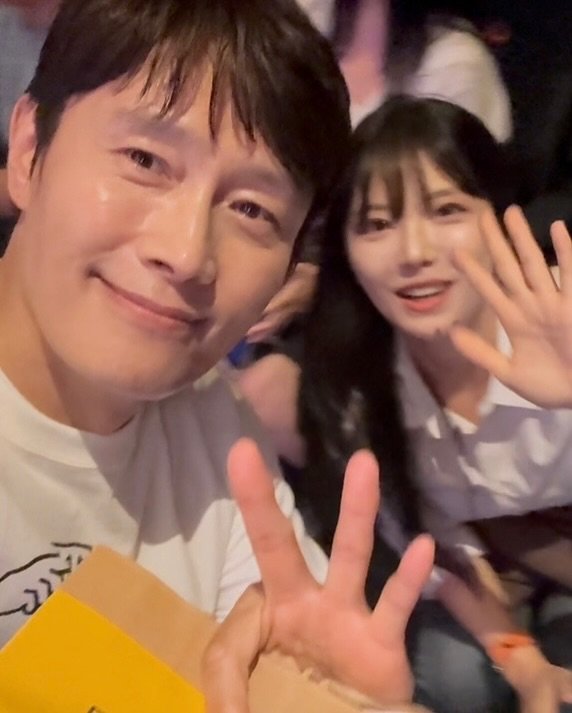 Photo shared by 수빈쌤 on September 28, 2025 tagging @byunghun0712. May be an image of 2 people, bangs and text.