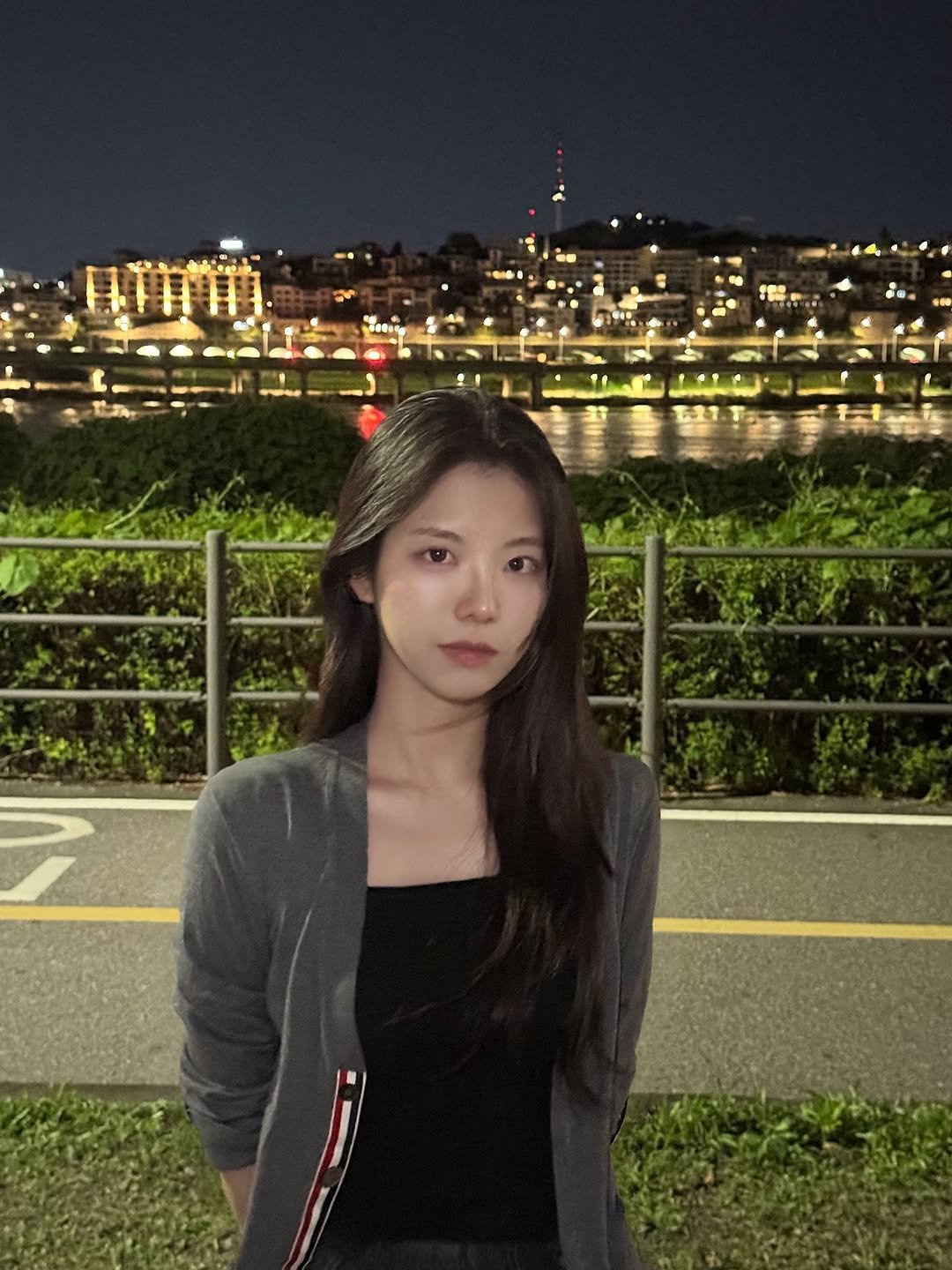 Photo by 수빈쌤 on September 21, 2025. May be an image of 1 person, hair, night and text.