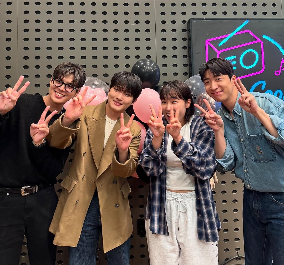 Photo shared by 유수빈 on April 27, 2025 tagging @happy._.ej, @_ryeoun, and @choi_minyeong.