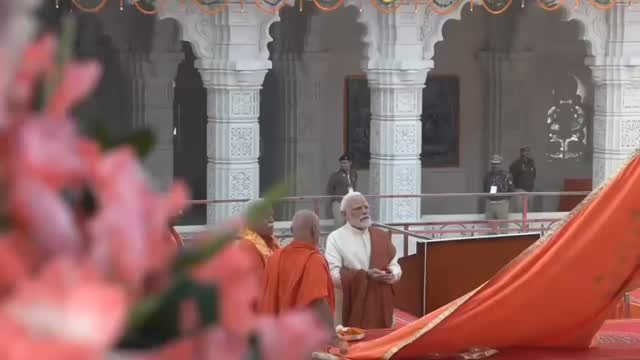 sudhanshutrivediofficial 게시물 이미지: आज शिखर पर धर्म ध्वज यह,
लहर-लहर लहराता...