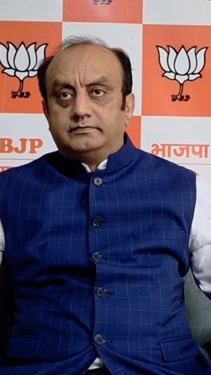 sudhanshutrivediofficial 게시물 이미지: 26/11 को लेकर गृह मंत्रालय के पूर्व अधिकारी के...