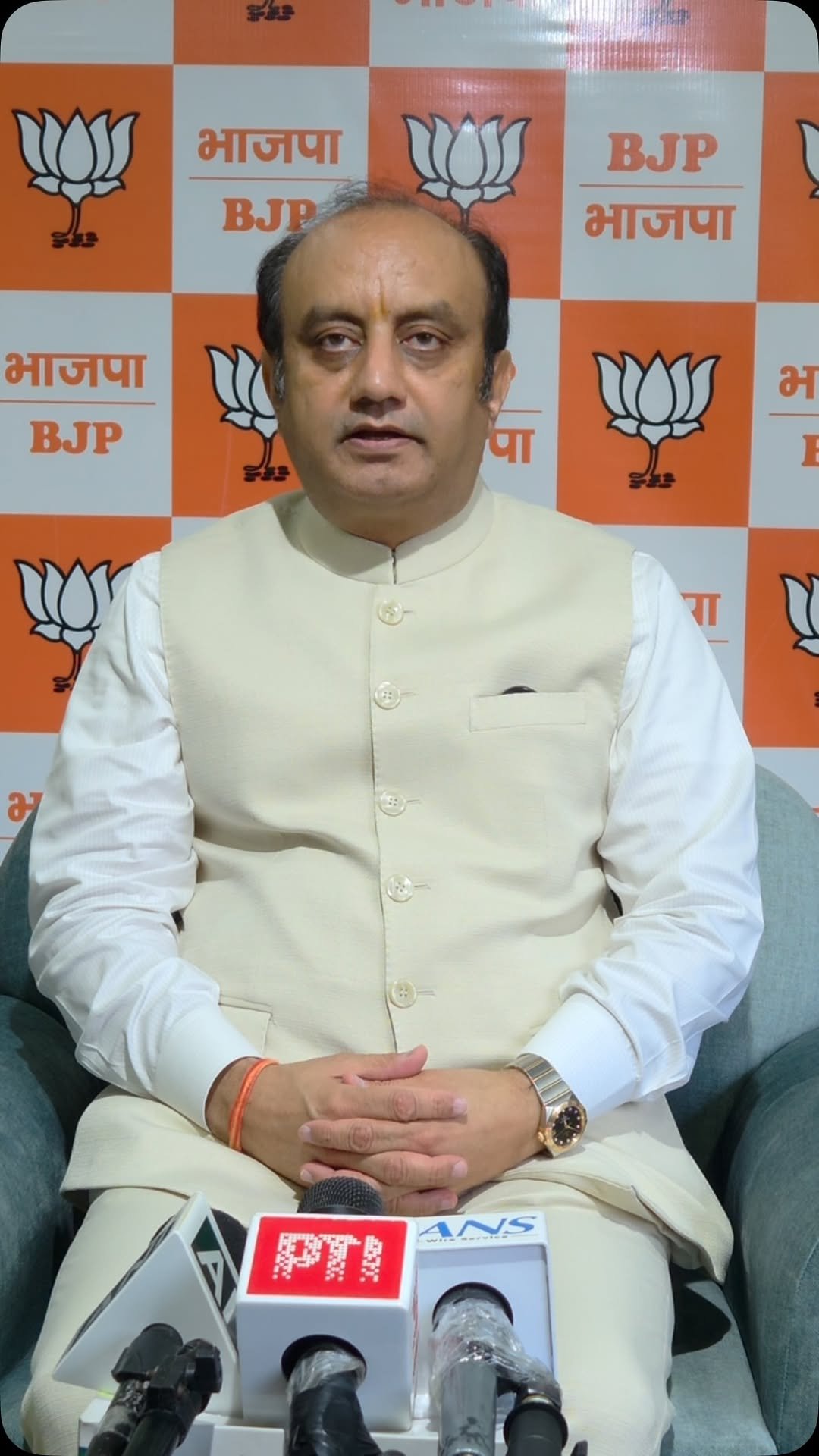 sudhanshutrivediofficial 게시물 이미지: सरकार छात्रों की समस्याओं के समाधान के लिए...