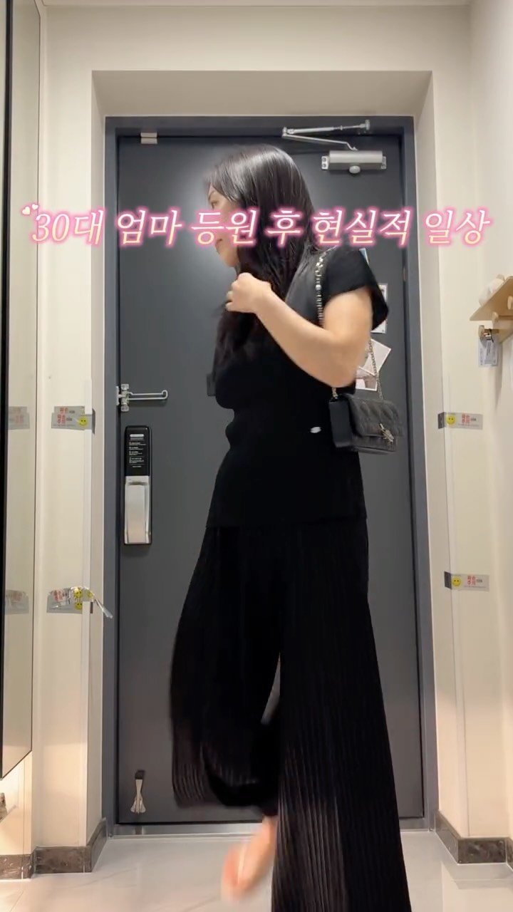 suhasis__ 게시물 이미지: 티 안나는 엄마의 하루
나름 옷 입고 나가는 곳이라곤 병원 ^^.. ㅎㅎ 

*...