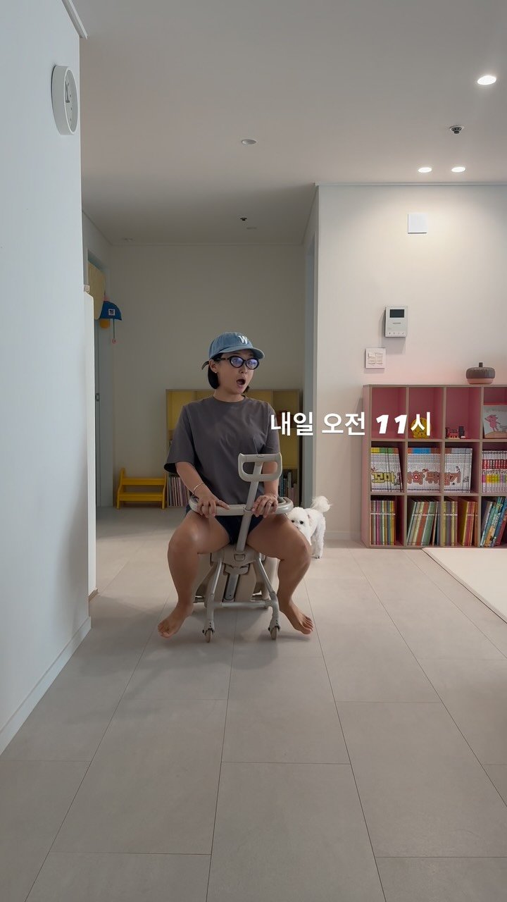 suhyun.eeee 게시물 이미지: #내일오전11시
짐은 줄이고, 재미는 더하고😂
여행이 10배편해지는 마법템...