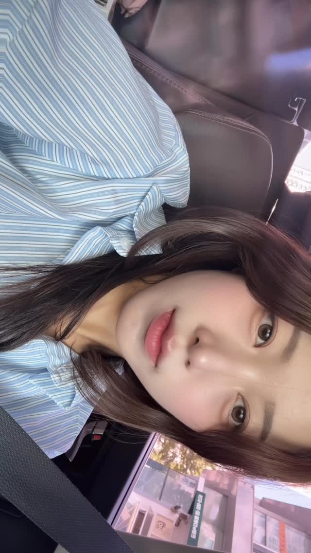 suhyunwith 게시물 이미지: 이제 피곤하면 눈에 실핏줄 터지고 안없어진다,,🥲