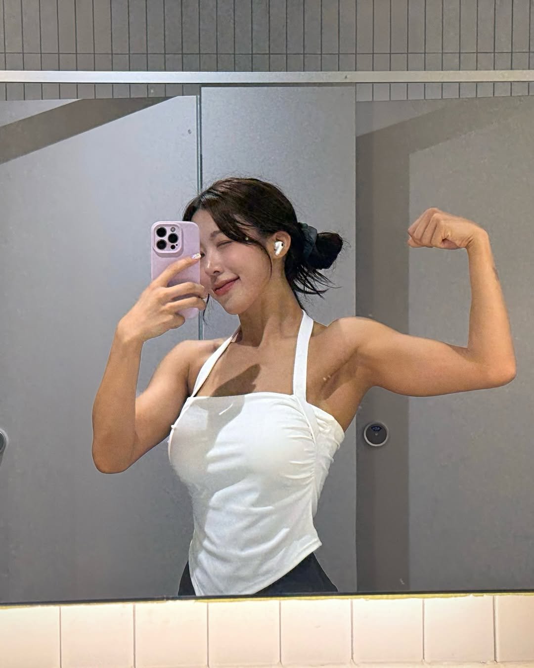 suhyunwith 게시물 이미지: 올해 목표는 여리여리다… 요 삼각근 안녕해보자!!!!!
여리여리 핀업걸 룩 입어보쟈잇♥️