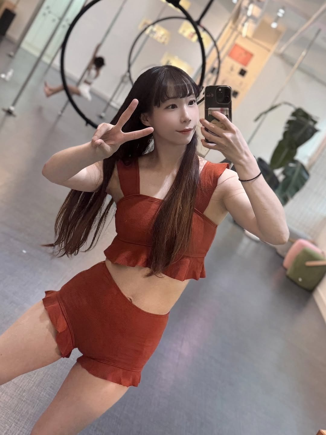 sujin20.5 게시물 이미지: -
#프릴 과 #레이스 느낌을 좋아하지만 어울리지않는 편:)