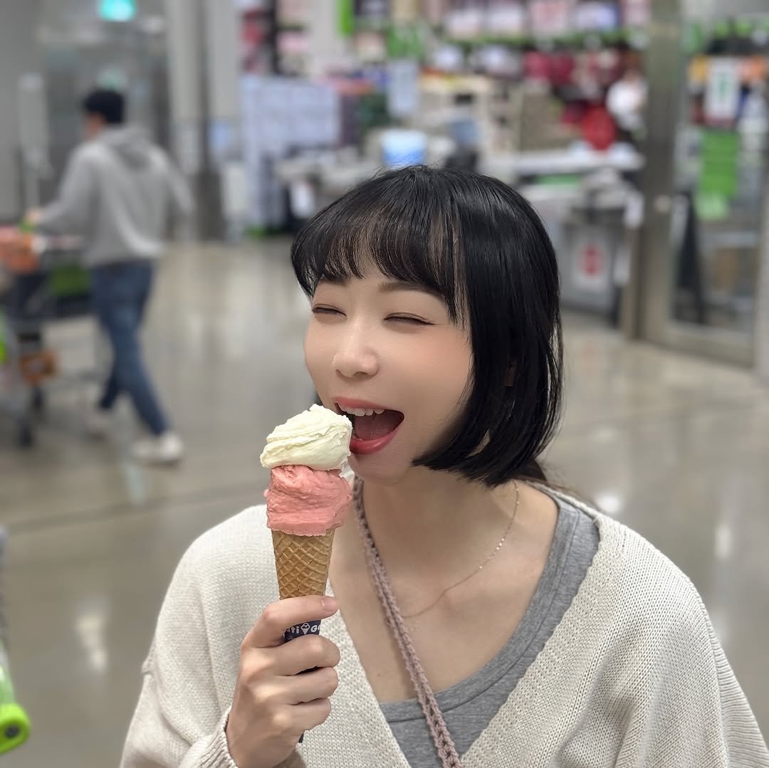 sujin20.5 게시물 이미지: -
왜 자꾸 마음이 녹아버리지?
나는 #아이스크림 인가🍦
.
.
아니 사실 #젤라또...