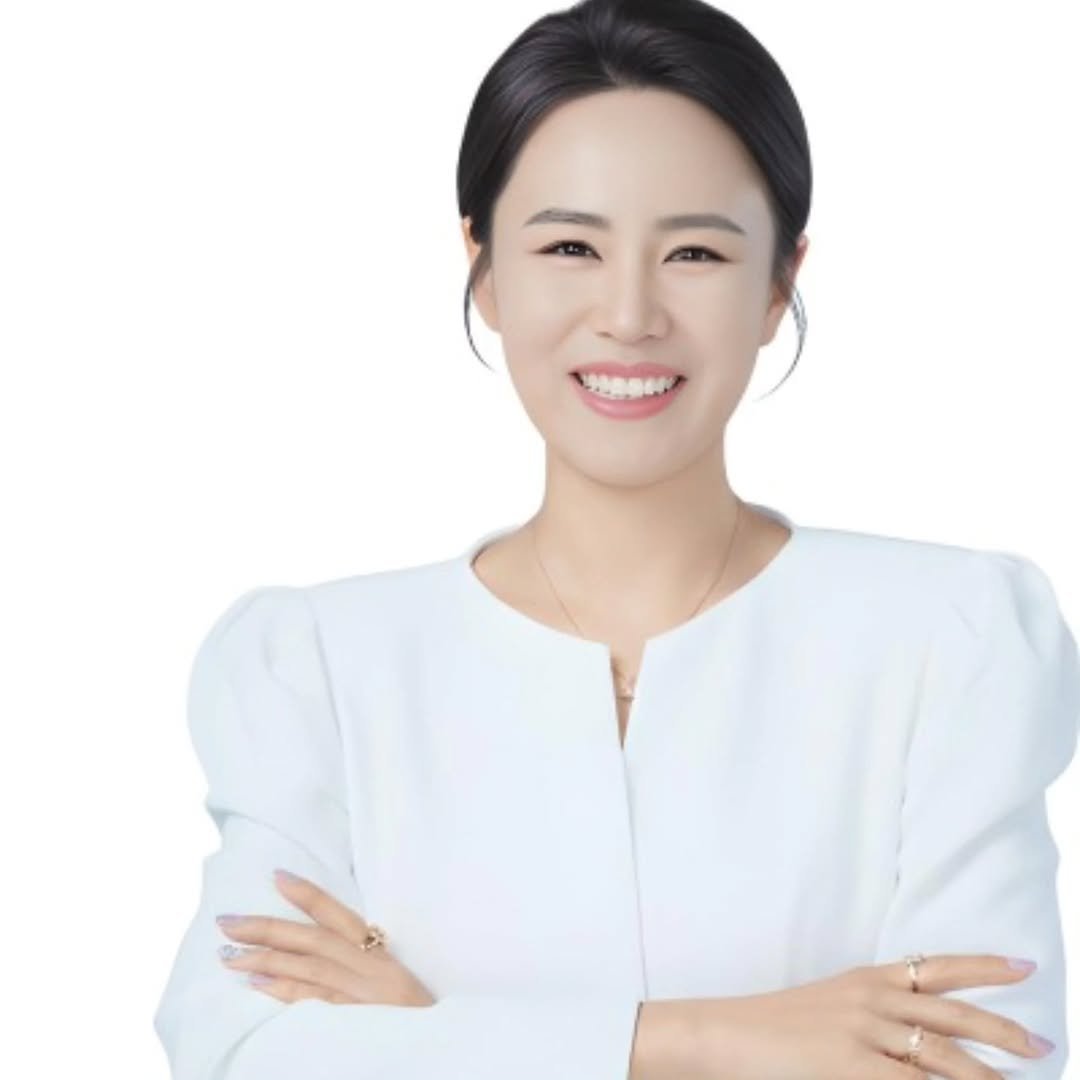 Photo by 수진쌤 이수진|부동산 투자|경매|LK인베스트먼트부자학교대표 on December 11, 2025. May be an image of one or more people, suit and text.