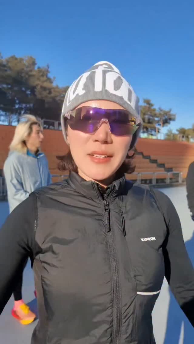 sujinssaem 게시물 이미지: 저는 마라톤 트랙을
75바퀴나 돌면서 깨달았습니다.

한계를 넘는 순간은
절대...