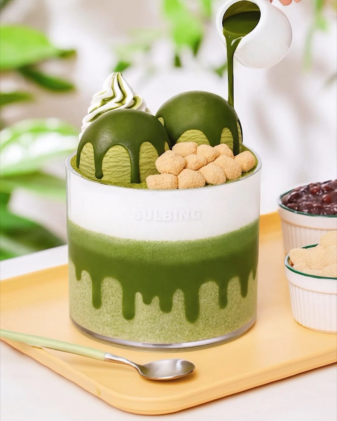 sulbing.official 게시물 이미지: 너는 지금 말차가 먹고 싶다..🌀

화면에 손가락을 올려서
영상에 맞춰 핸드폰을...