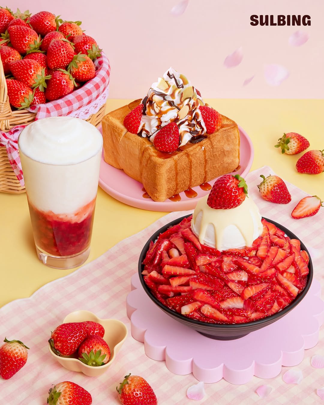 Photo by 설빙 on April 12, 2026. May be an image of chiffon cake, sandwich, cheesecake, strawberry, fruitcake, toast and text.